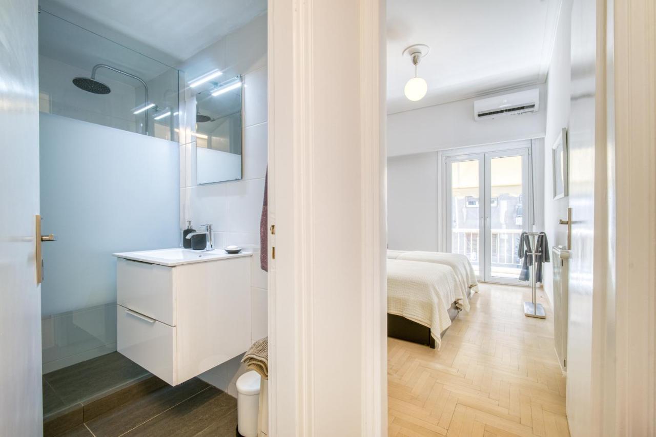 Elegant Light Two Bedroom Apartment In City Center Athén Kültér fotó